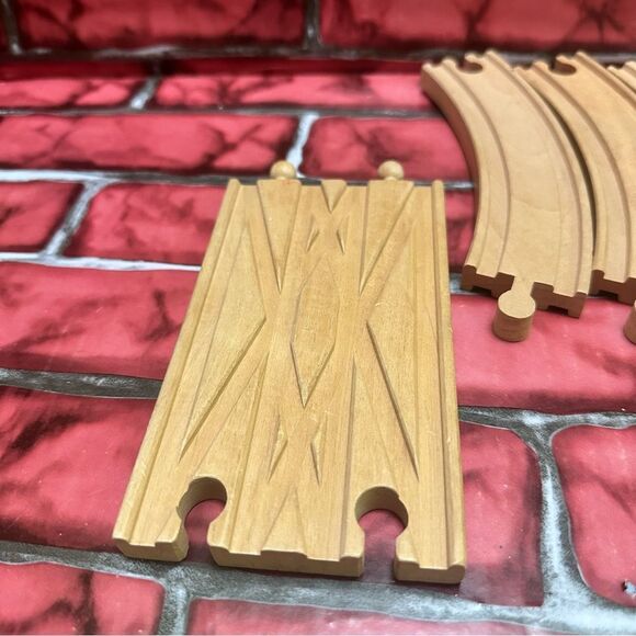 Thomas & Friends Wooden Railway curved track pcs - Picture 6 of 8
